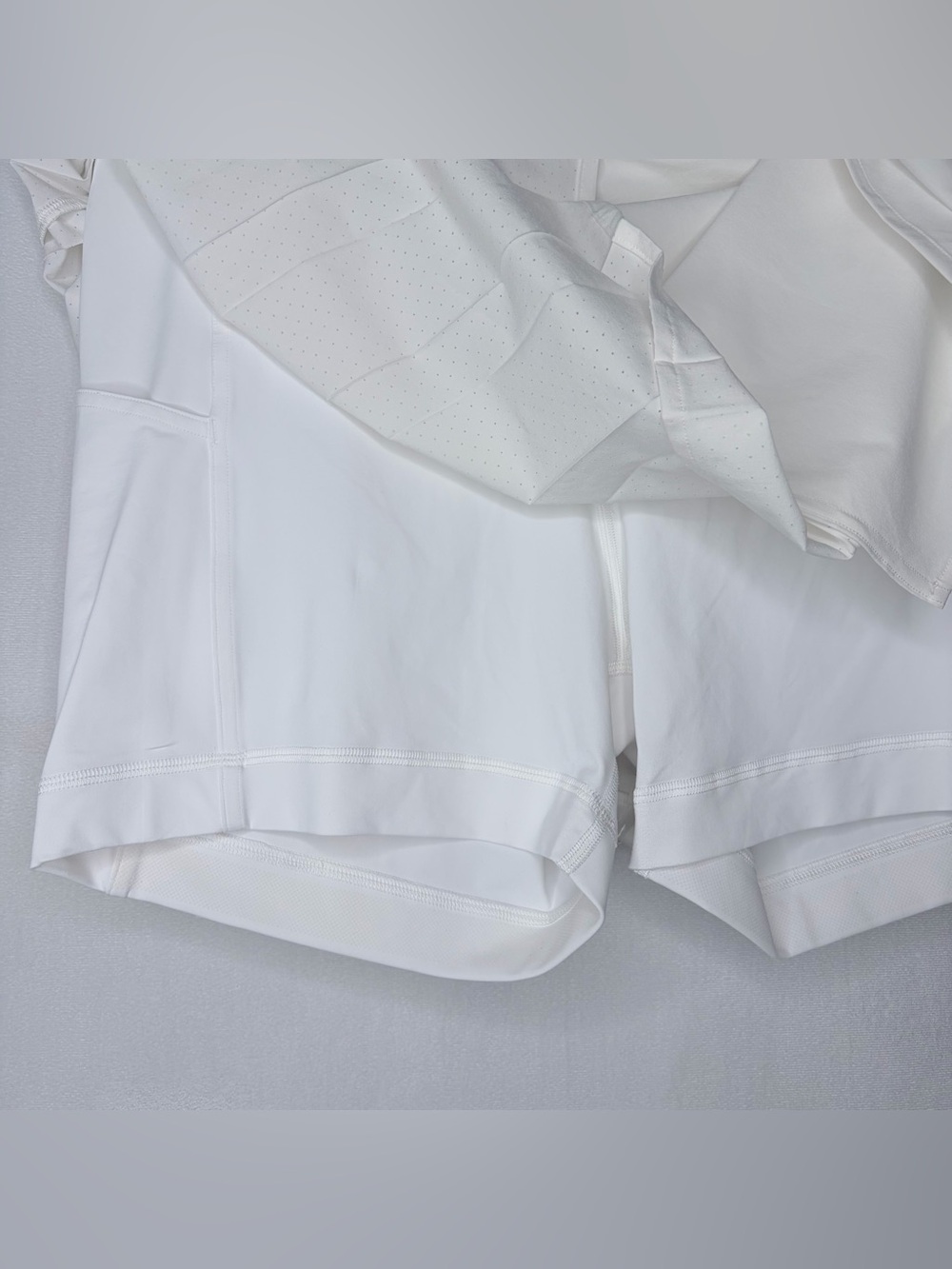 Lululemon‎ Asymmetrical White Pleated Mini Skirt - Picture 7 of 9